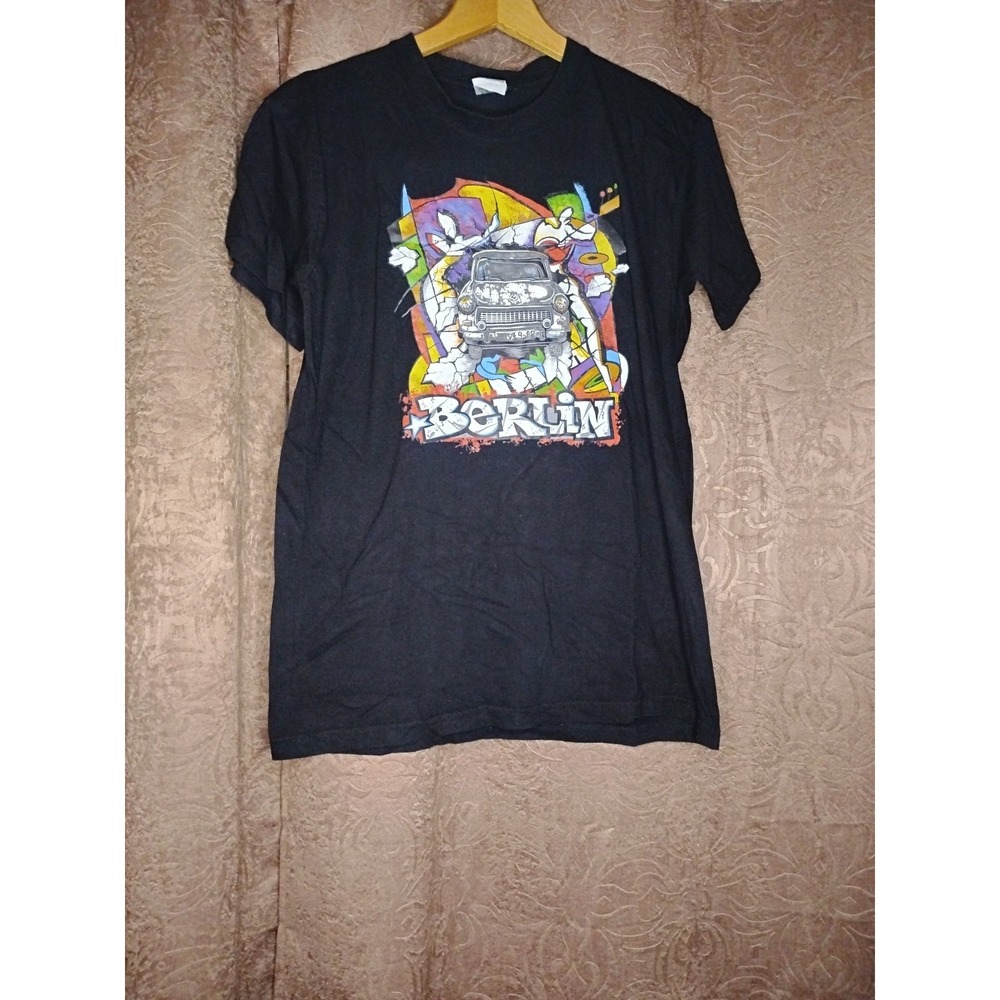 Vintage Berlin Artistic Paint‎ Graffiti Graphic Shirt  B&C Collection Medium -9